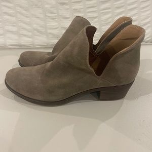 Lucky low suede boots